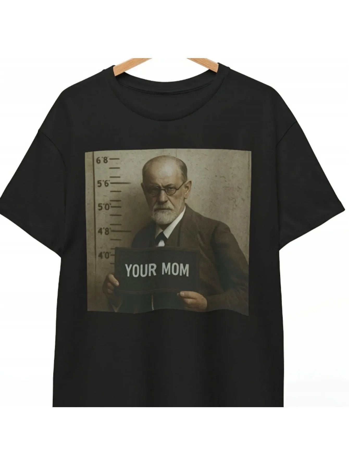 Men's & Women's Plus Size Sigmund Freud "Your Mom's Suspect" Vintage Photo T-Shirt - Funny Psychology Meme, Loose Fit Short Sleeve Tee with Freud Couch & Signature Print, Casual Crew Neck Gift for Psychoanalysis Fans, PLUS SI